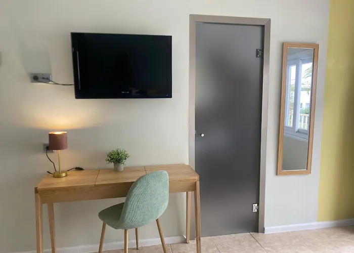 Hostal Playa De Palma 게스트하우스 *